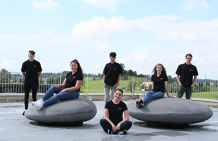 The new apprentices with their training manager (front from the left): Sibylle Kretz, Lea Rothenhäusler und Johanna Zwießler. Back from the left: Justin Kling, Tobias Rogg and Daniel Wursthorn.