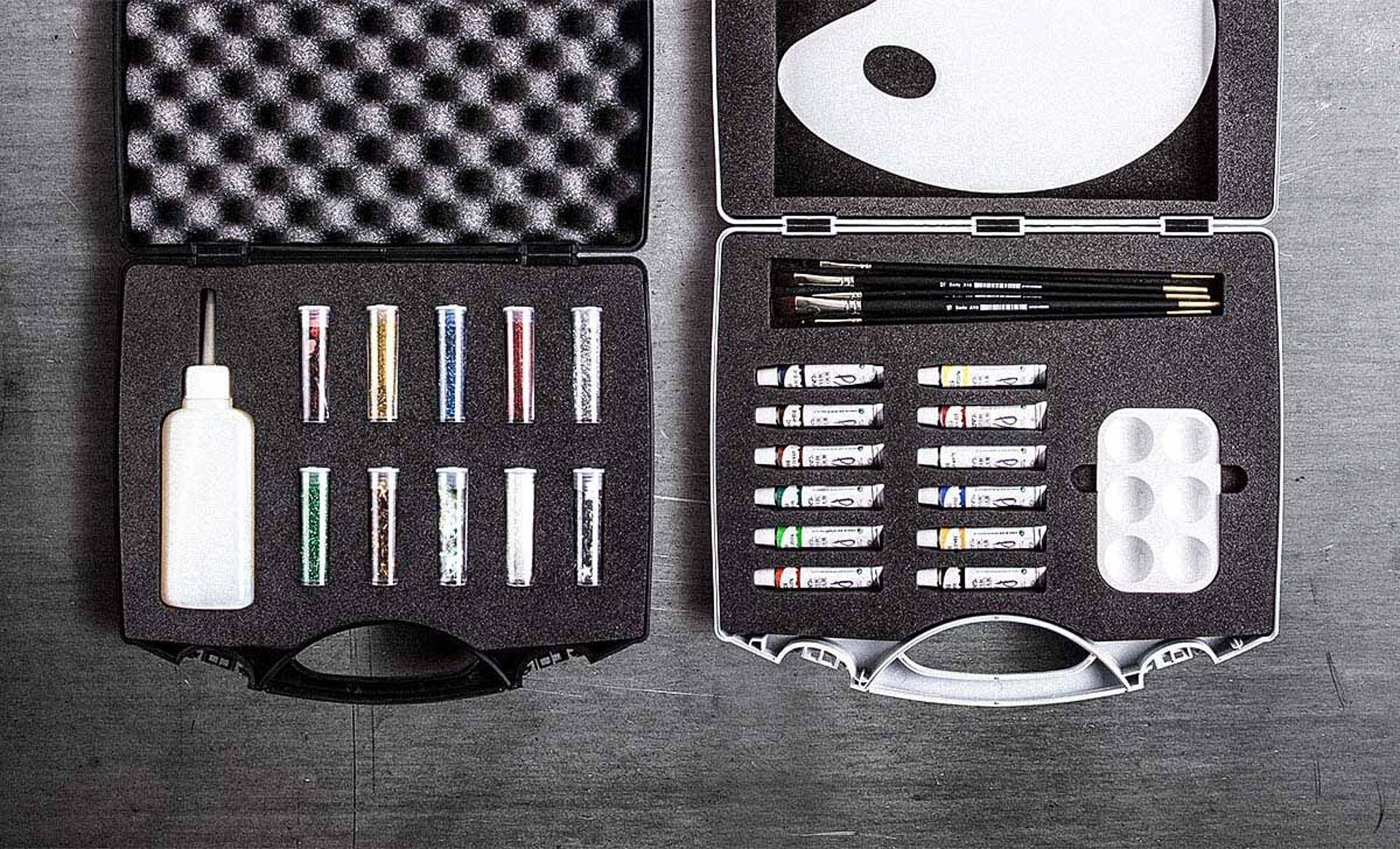 Eine Auswahl an Kunststoffverpackungslösungen für Künstlerbedarf.