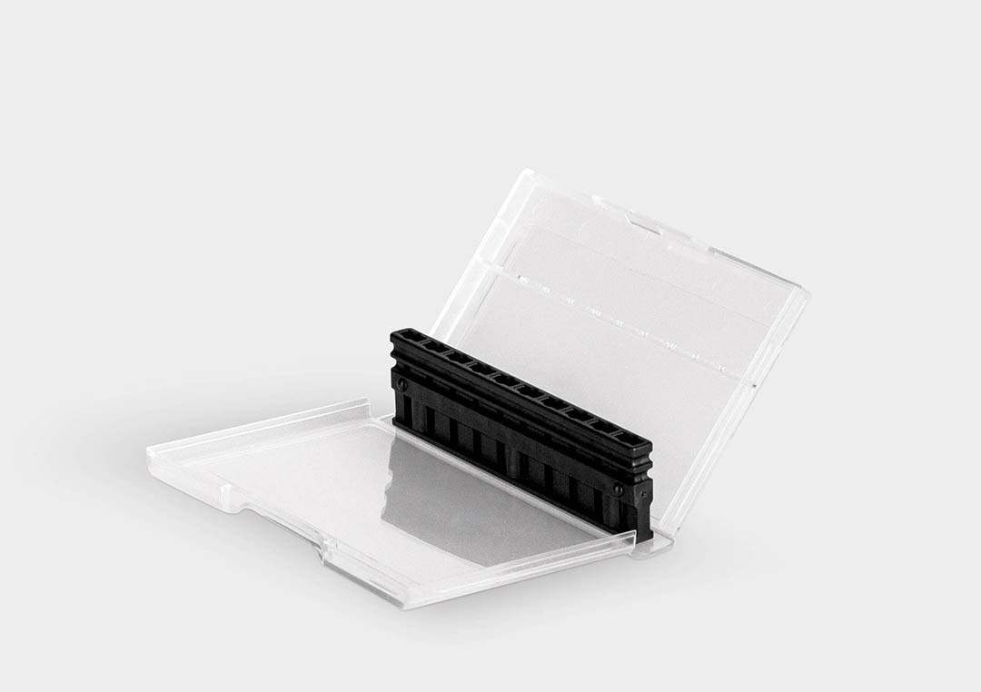 MicroBox MB 10: eine hochwertige Verpackung für 10 Mikrowerkzeuge.